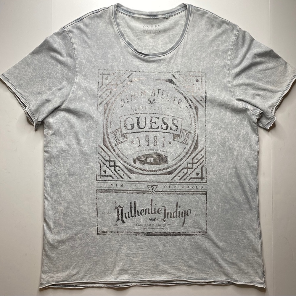 ♡ 5/$25 ♡ Guess Men’s Light Grey Graphic T Shirt